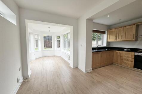 Somerset Road, Broadheath photo 3