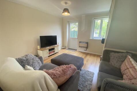 Lounge 1 of 2
