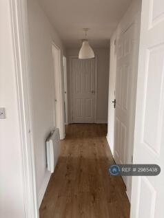 Blackburn Way, Hounslow, TW4 photo 5