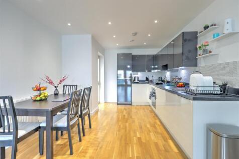 Kitchen/Dining Area