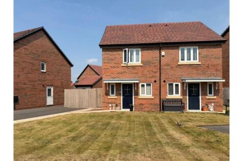 2-bed semi-detached on Runnymede Avenue, Wirral, CH46, £950/mo
