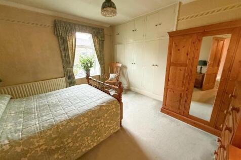 4 bed mid-terrace property, Silsden 14