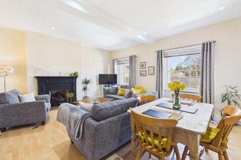 Sitting/Dining Room
