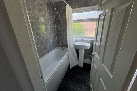 Doncaster Road, Goldthorpe photo 5