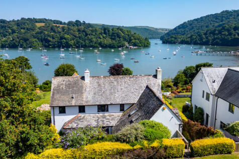 A04 - Fairholme Riverside Road Dartmouth - 260623