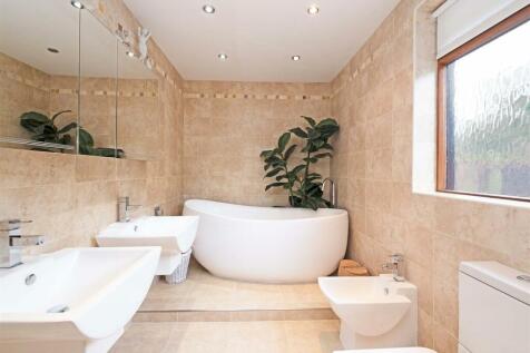 Well equipped bathrooms