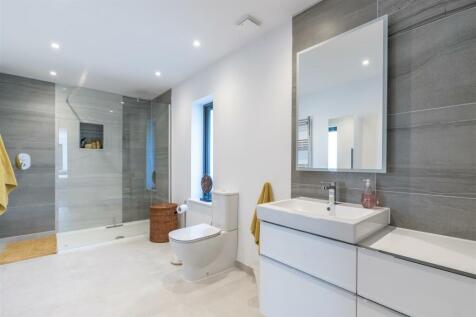 Bedroom Two En Suite