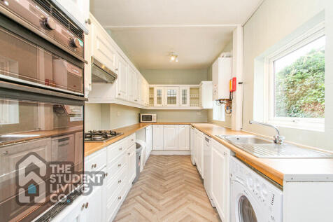 4-bed semi-detached on City Road, Dunkirk, £1,907/mo