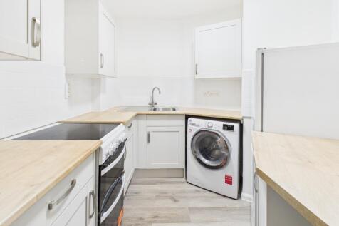 CAM02519G0-PR0356-STILL001