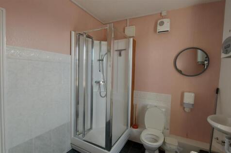 Communal shower.jpg