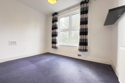 Eaton Park Road, Winchmore Hill, N13 photo 3