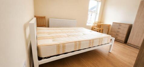 Studio house on High Road, North Finchley- Tally Ho Corner N12, £950/mo