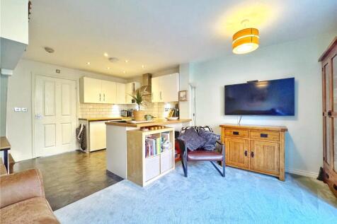Living Rm To Kitchen