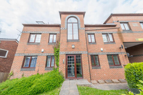 FLAT 2 HANOVER COURT MORLEY LEEDS LS27 8WQ
