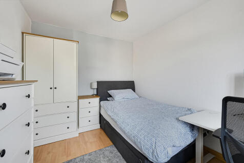Morland Close, CR4: 2 bed 1 rec 1 bath furn photo 4