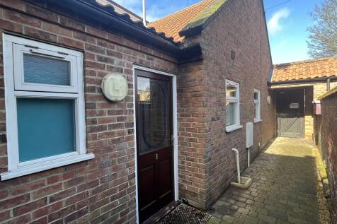 1-bed flat on 8 California Yard, Kings Lynn, Norfolk PE30 1AB, £600/mo