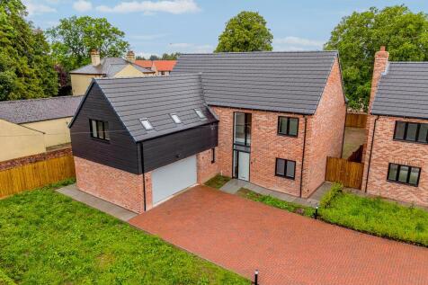 Spalding, PE11 - property photo
