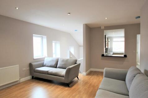 4-bed flat on Cardigan Terrace, Heaton, Newcastle upon Tyne, £2,426/mo