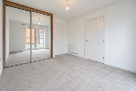 2 bedroom property in Pond House, Electric Close, Godalming photo 4
