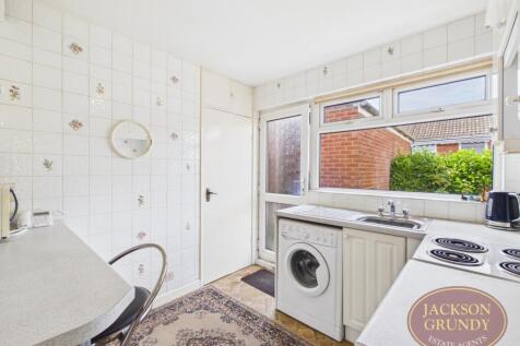 16 HOLMWOOD CLOSE