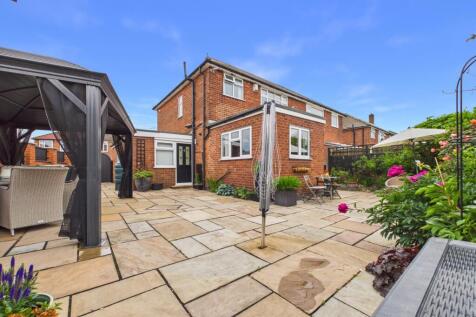 25- Ryan Clarke EweMove Pontefract