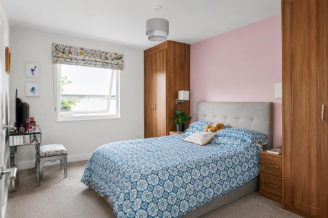 Dowdeswell Close, London photo 4