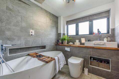8 Banbery Drive-Bathroom.jpg