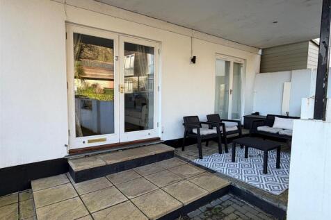 TERRACE.jpg