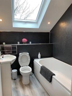 Flat 5 Bathroom.jpeg