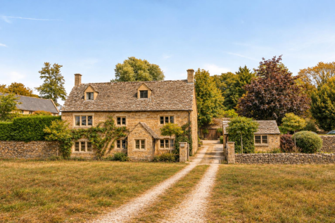 Autumn Grass at the Cotswold Cottage.png