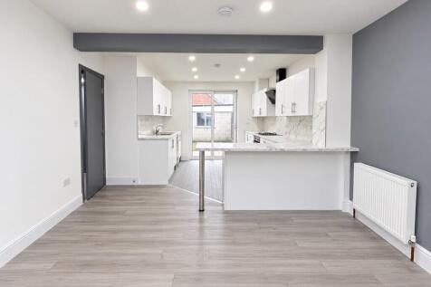 Beresford Avenue, Edgwick photo 4
