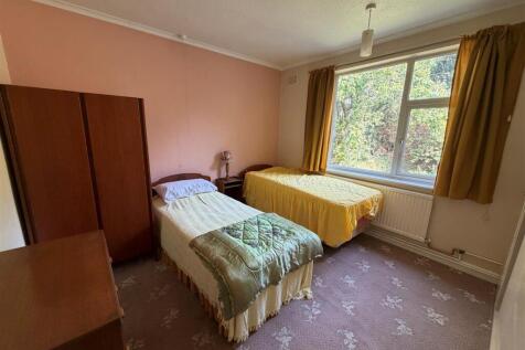 rear bedroom.jpg