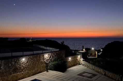 3-bedroom villa + 4m x 8m swimming pool + walking distance to the beach + central heating system Image 9999 25