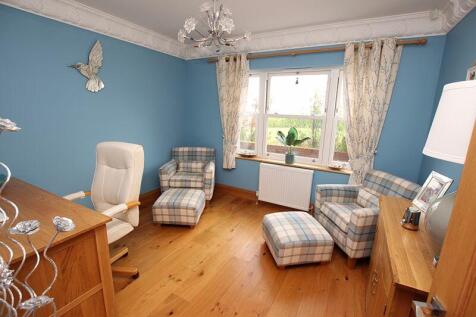 Play room/Office or Possible 6th bedroom