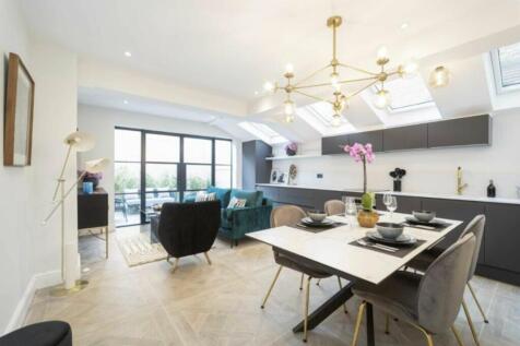 Kitchen / Reception