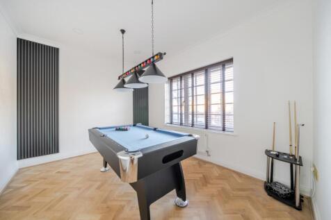 1384298-12-6926de...