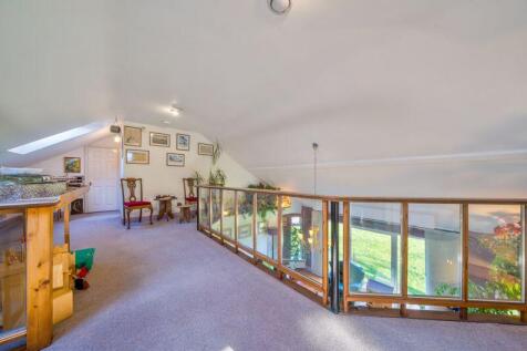 Galleried landing angle 3