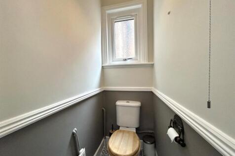 Toilet.jpg