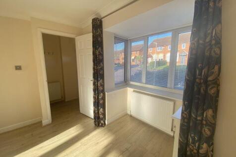 Sparrowhawk Way, Huntingdon photo 3