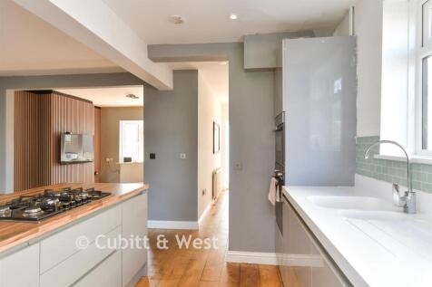 Kitchen/ Dining Area