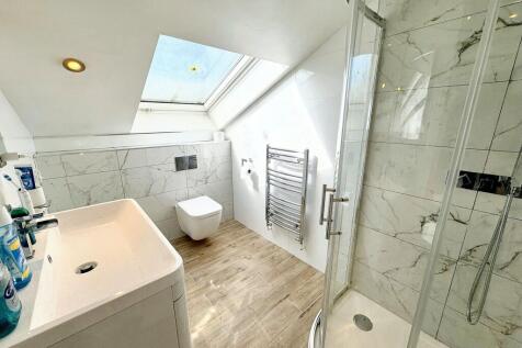 Bedroom Five En-suite