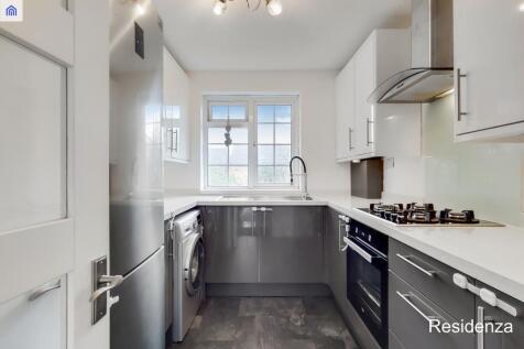 Spacious 2 Bedroom First Floor Flat for Sale in S