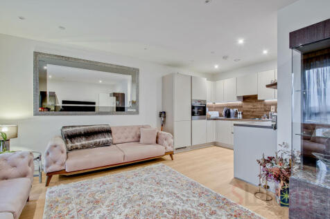 One-bedroom apartment in Hendon Waterside