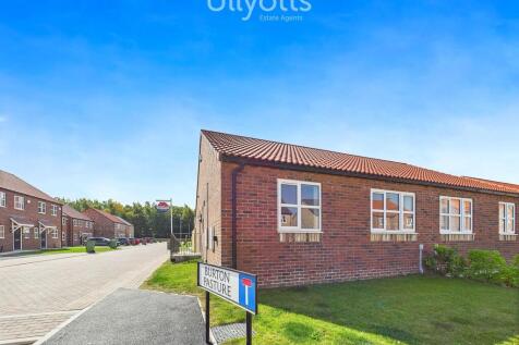 2-bed semi-detached on New Walk, Driffield, £825/mo