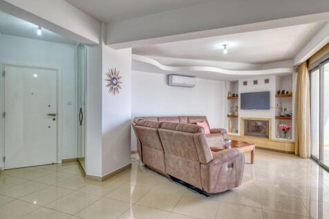 Entrance and Lounge