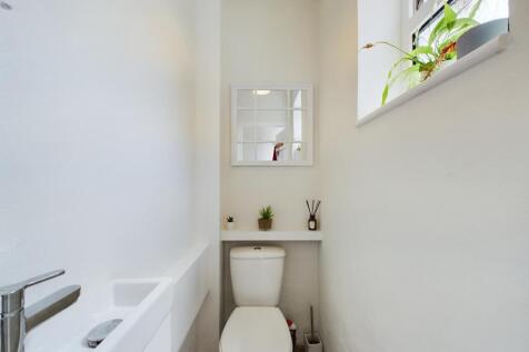 CAM02023G0-PR0054-STILL037