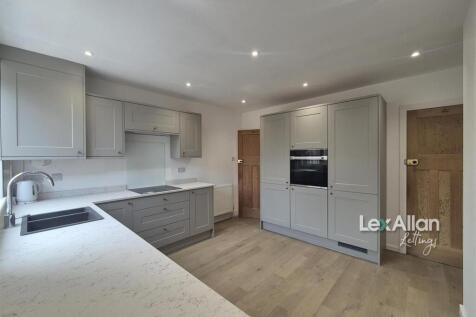 Lyndhurst Drive Audnam 2.jpg