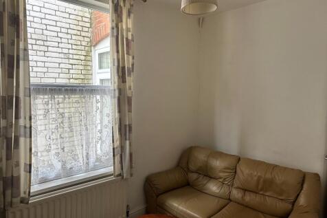 99 Tachbrook Road, CV31 3EA photo 3