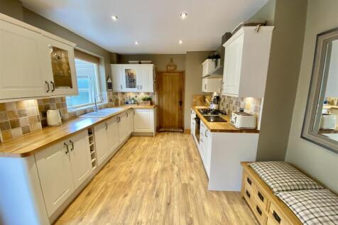 Bramleys Estate Agents - Moor Lane - Gomersal (18)