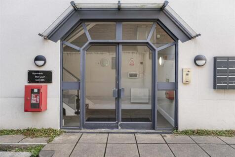 The Broadway, Cheam, Sutton photo 3